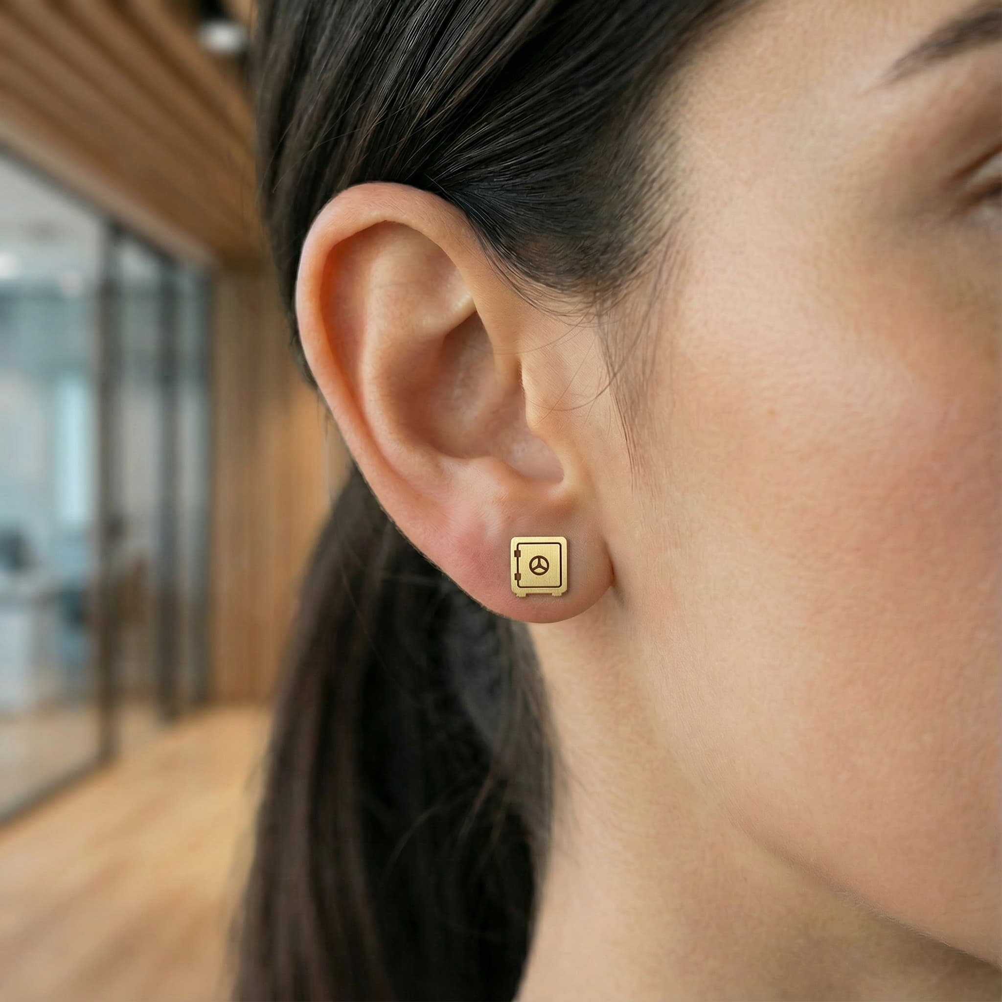 Çelik Kasa Figürlü 925 Ayar Gümüş Küpe